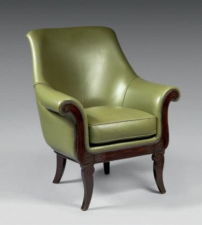Fauteuil de bureau en acajou mouluré et sculpté...
