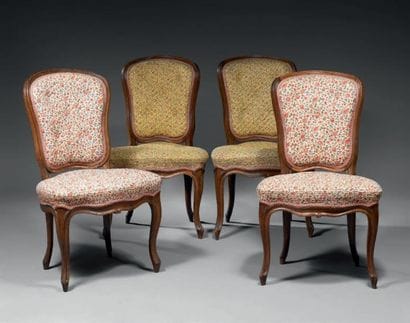 Suite de quatre chaises à dossier cabriolet,...