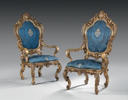 Paire de fauteuils d'apparat à assise à châssis...