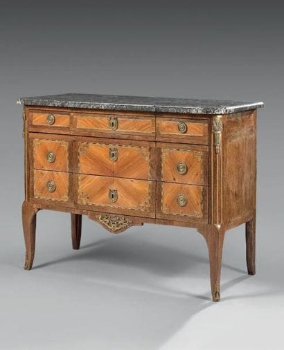 Commode marquetée en quartefeuilles de bois...