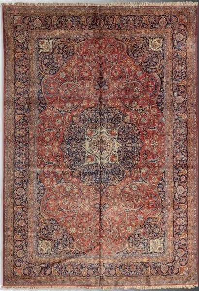 Tapis de Keshan à décor de médaillon central...