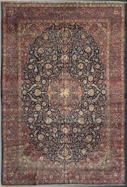 Tapis de Keshan en laine et soie à décor...
