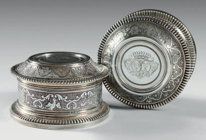 Paire de boîtes de toilette rondes en argent,...
