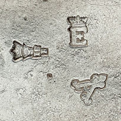 Paire de boîtes de toilette rondes en argent,...
