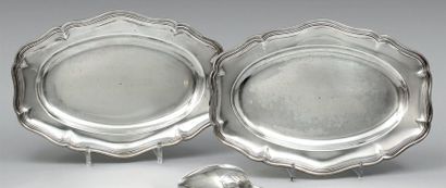 Paire de plats ovales en argent uni dit «à...