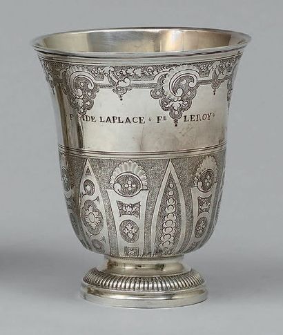 Timbale tulipe en argent uni, décorée sur...