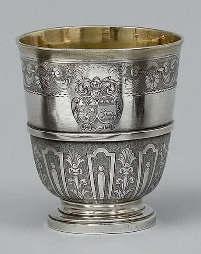 Timbale tulipe en argent, timbrée d'armoiries...