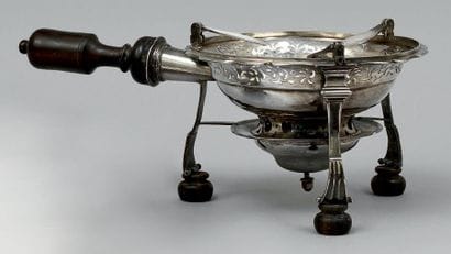 Réchaud à braises en argent de forme ronde...