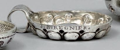 Tasse à vin en argent à ombilic, cupules...