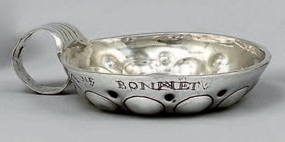Tasse à vin en argent à ombilic, cupules...