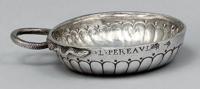 Tasse à vin en argent à décor de godrons...