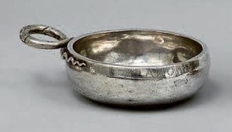Tasse à vin en argent uni 800 millièmes,...