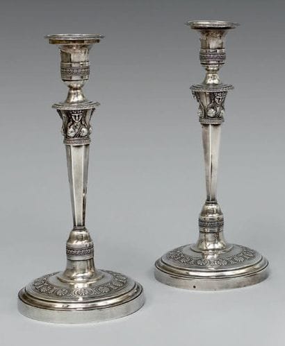 Paire de flambeaux et leurs bobèches en argent...