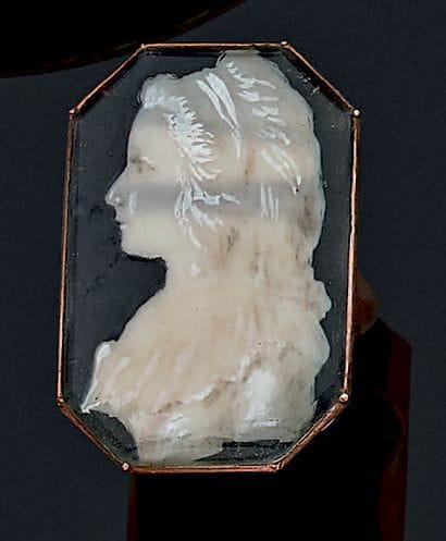 Bague en or rose de forme rectangulaire à...