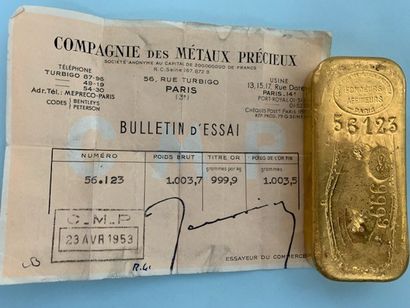 Un lingot d'or, avec bulletin d'essai.