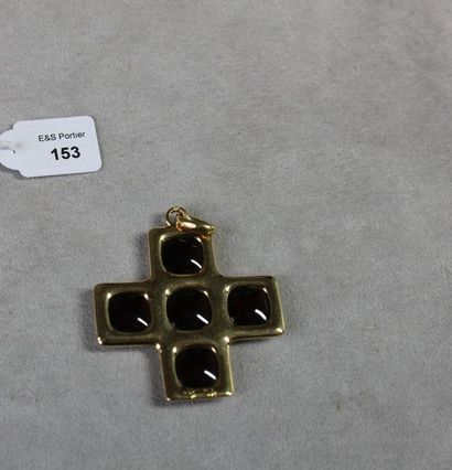 Pomellato, signé.

Pendentif en or jaune...