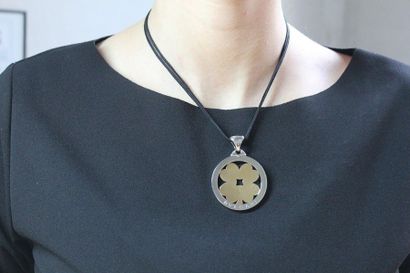 BULGARI

Pendentif de forme ronde, en acier,...