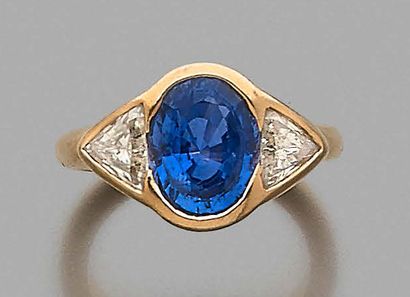 Bague en or jaune 750 millièmes ornée d'un...