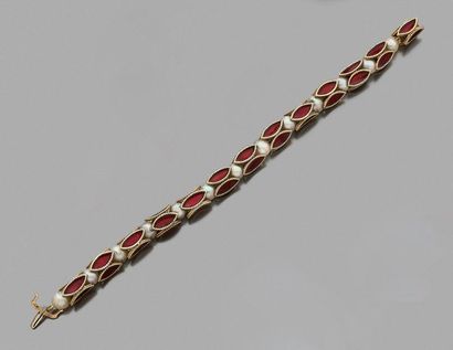 Bracelet articulé orné de treize perles de...