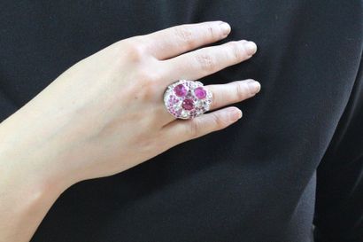 Repossi, modèle The Moon.

Bague en or gris...