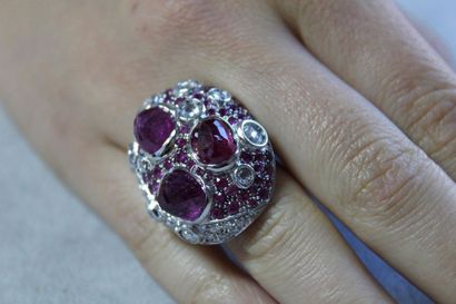 Repossi, modèle The Moon.

Bague en or gris...