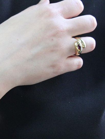Petite bague «serpent» en or jaune 750 millièmes...