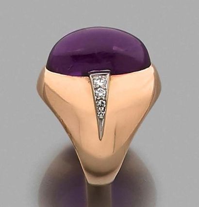 Bague en or jaune 750 millièmes ornée au...