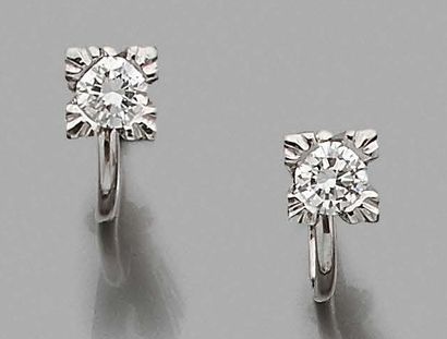 Paire de boucles d'oreilles en or gris 750...