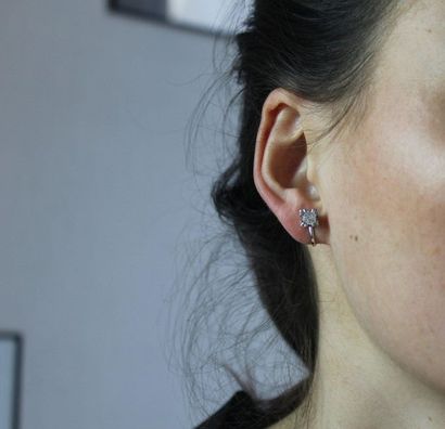 Paire de boucles d'oreilles en or gris 750...