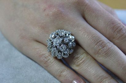 Bague boule en or gris 750 millièmes et platine...