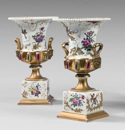 PARIS
Paire de vases Médicis reposant sur...