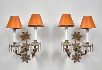 Paire d'appliques en bronze doré à deux lumières...