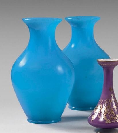 Paire de grands vases balustre en opaline...