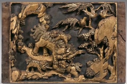 Quatre panneaux en bois doré et sculpté en...