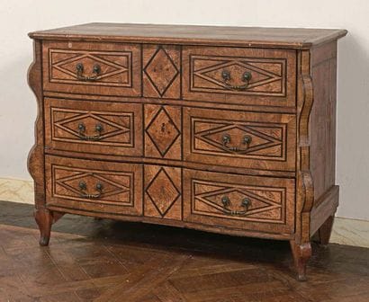Commode Mazarine à façade en arbalète en...
