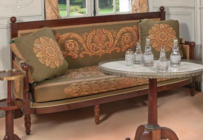 Large banquette d'appui en acajou à dossier...