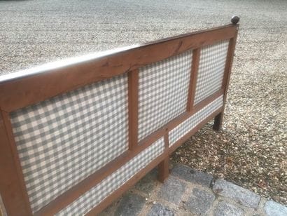 Large banquette d'appui en acajou à dossier...