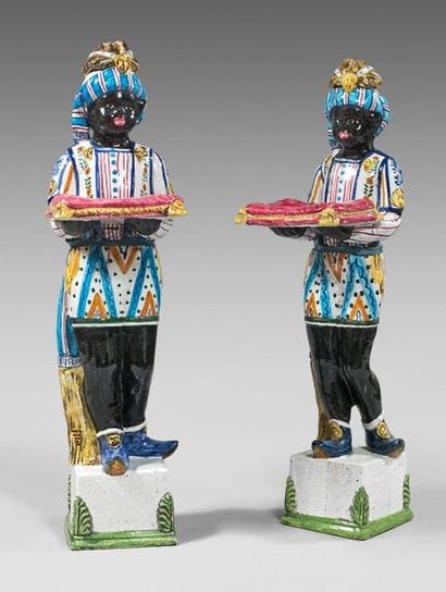 Paire de statuettes porte-cartes en forme...