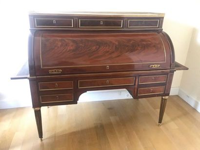 Bureau à cylindre en acajou et filets de...