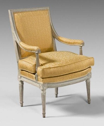 Fauteuil à dossier plat carré en hêtre mouluré...