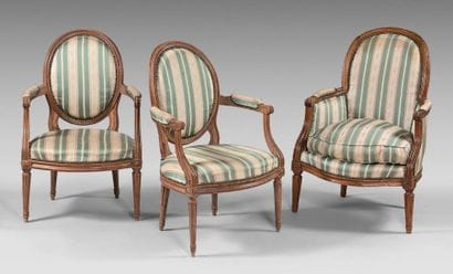 Bergère et paire de fauteuils à dossier médaillon...