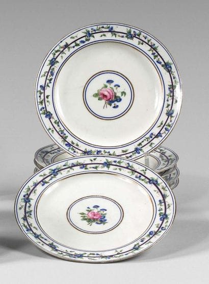 SEVRES (pâte tendre)

Six assiettes à décor...