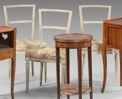 Trois chaises légères à dossier ajouré en...