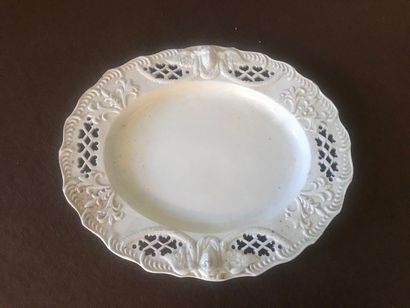 Angleterre
Marronnière couverte à décor émaillé...