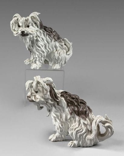 MEISSEN (genre de)

Deux chiens assis formant...