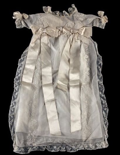 LE PRINCE IMPÉRIAL
Baptism dress in finely...