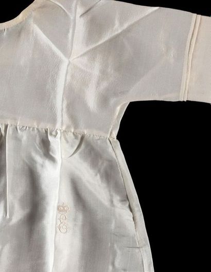 LE PRINCE IMPÉRIAL
Baptism dress in finely...