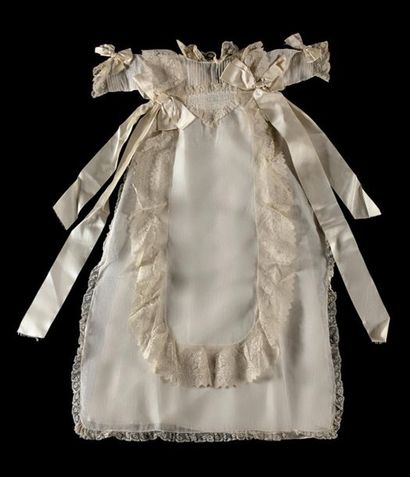 Famille impériale
Linen christening dress...