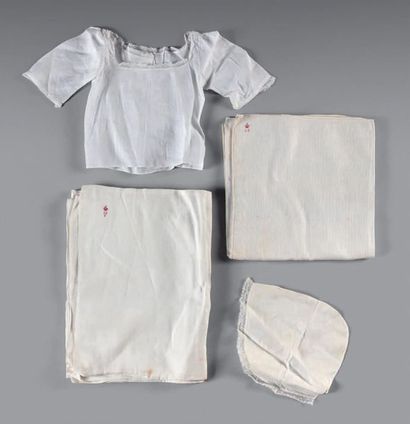 Set from the King's layette from
Rome including:
-...