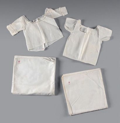 Set from the King's layette from
Rome including:
-...